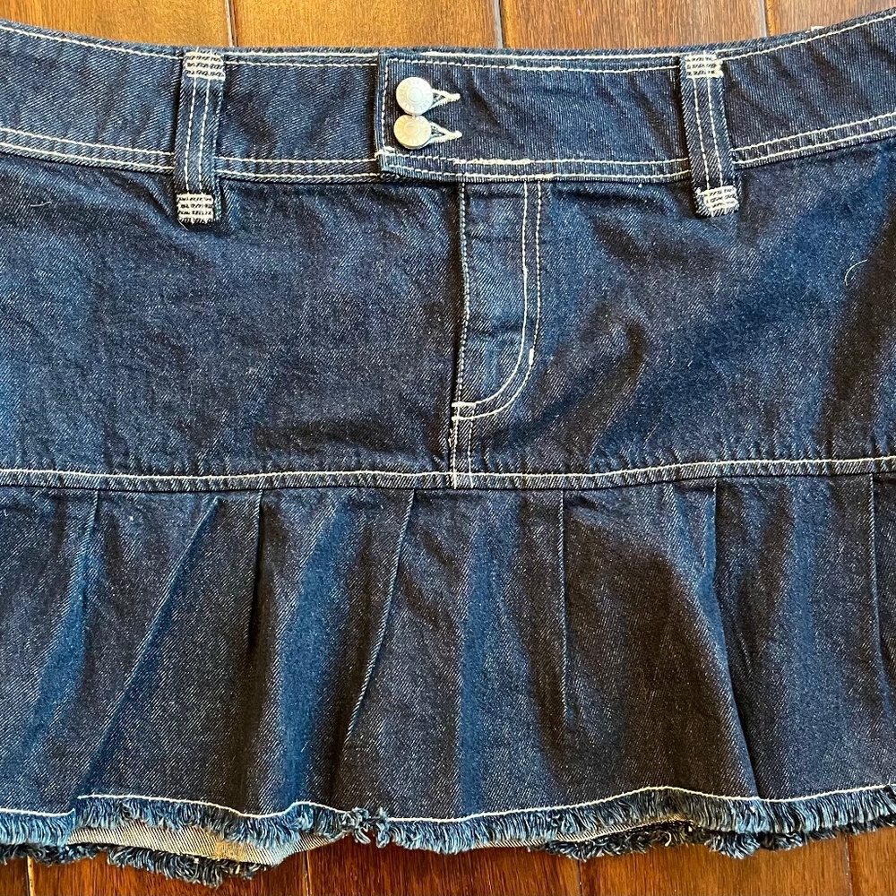 cute y2k denim mini skirt with silver buttons